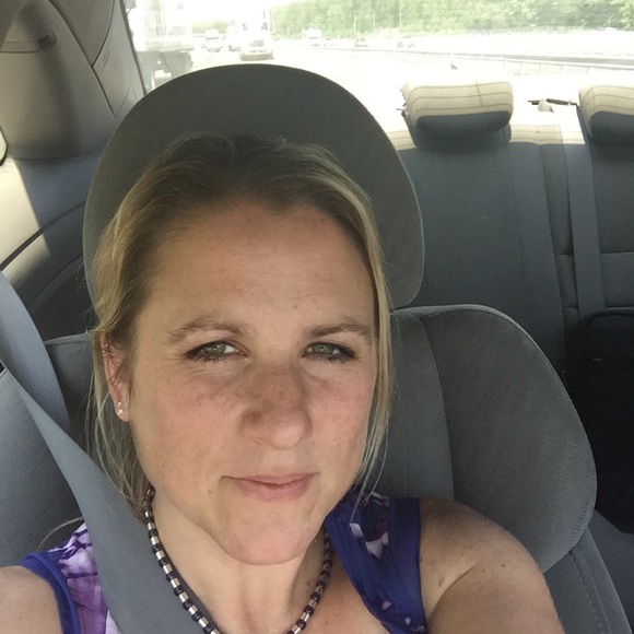 Meet your Posher, Alison - Picture 1 of 1